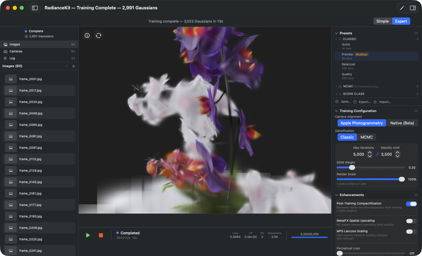Inspector mid-training — live-viewport viser flowers-buket-rekonstruktion, metrik-bar nederst (Loss / LR / Gaussian-Count / Iterationer), preset-card „Preview” med „Modified”-badge hvis parametre er ændret