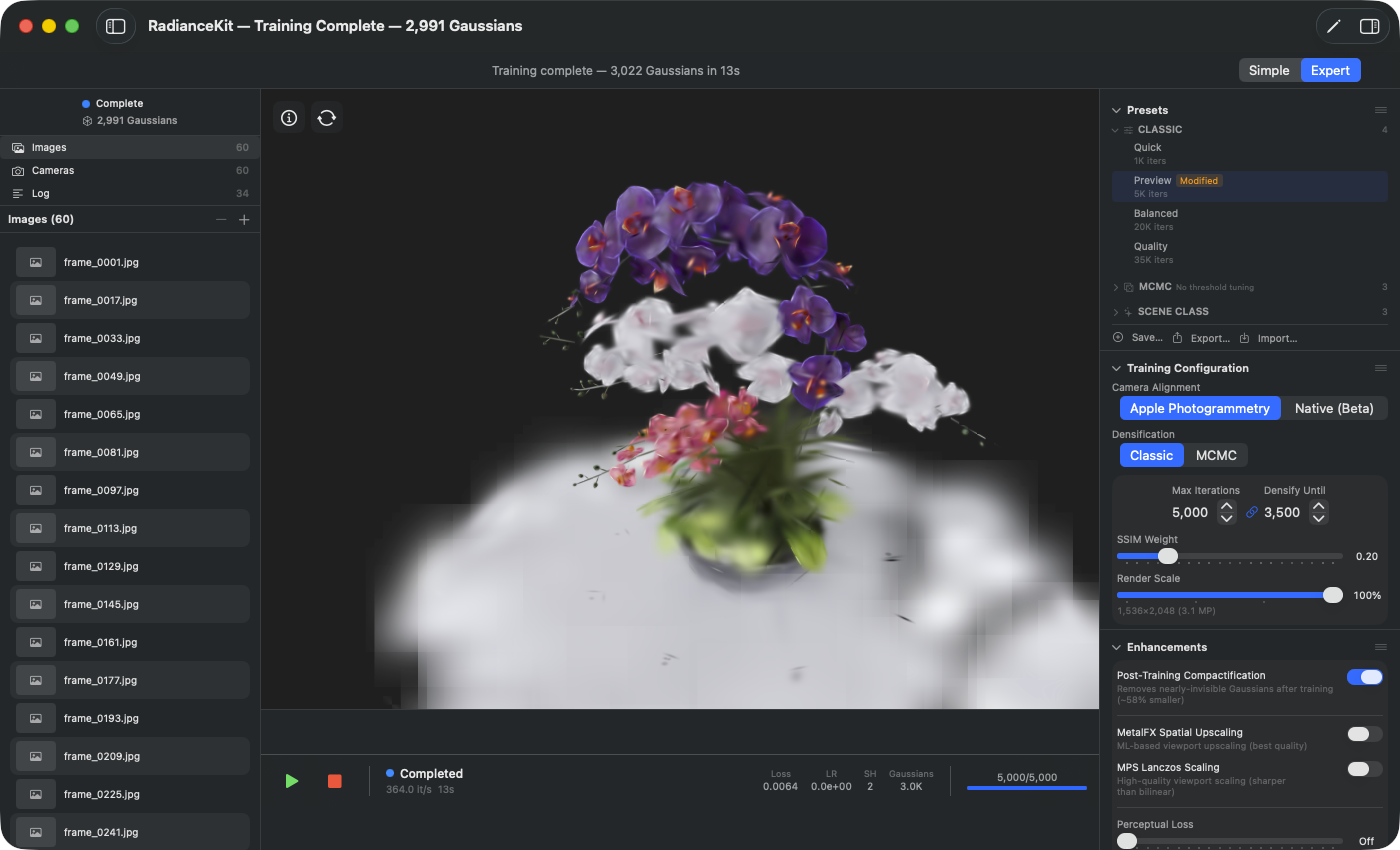 Inspector efter trænings-afslutning — viewporten viser færdig flowers-buket-rekonstruktion (2.991 gaussians efter 5K iterationer på 13 s), titellinje „Training Complete — 2.991 Gaussians”